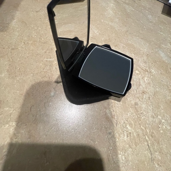 CHANEL COMPACT MIRROR - Picture 3 of 5